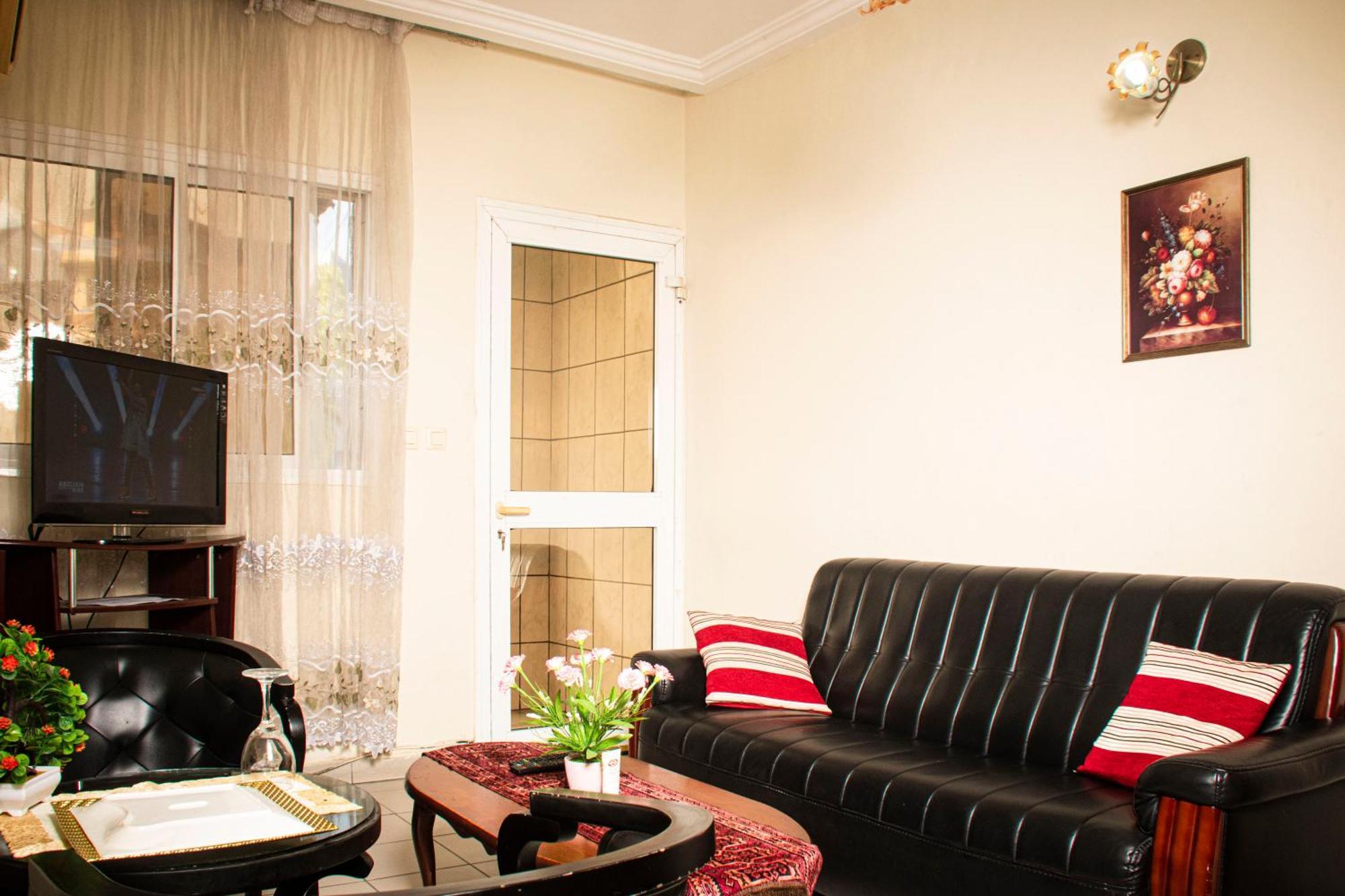 Clos D'Anthony Residence Bonanjo Douala Esterno foto